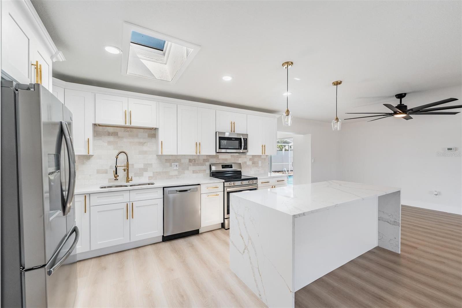 Image 17 of 44 For 7607 22nd Avenue W