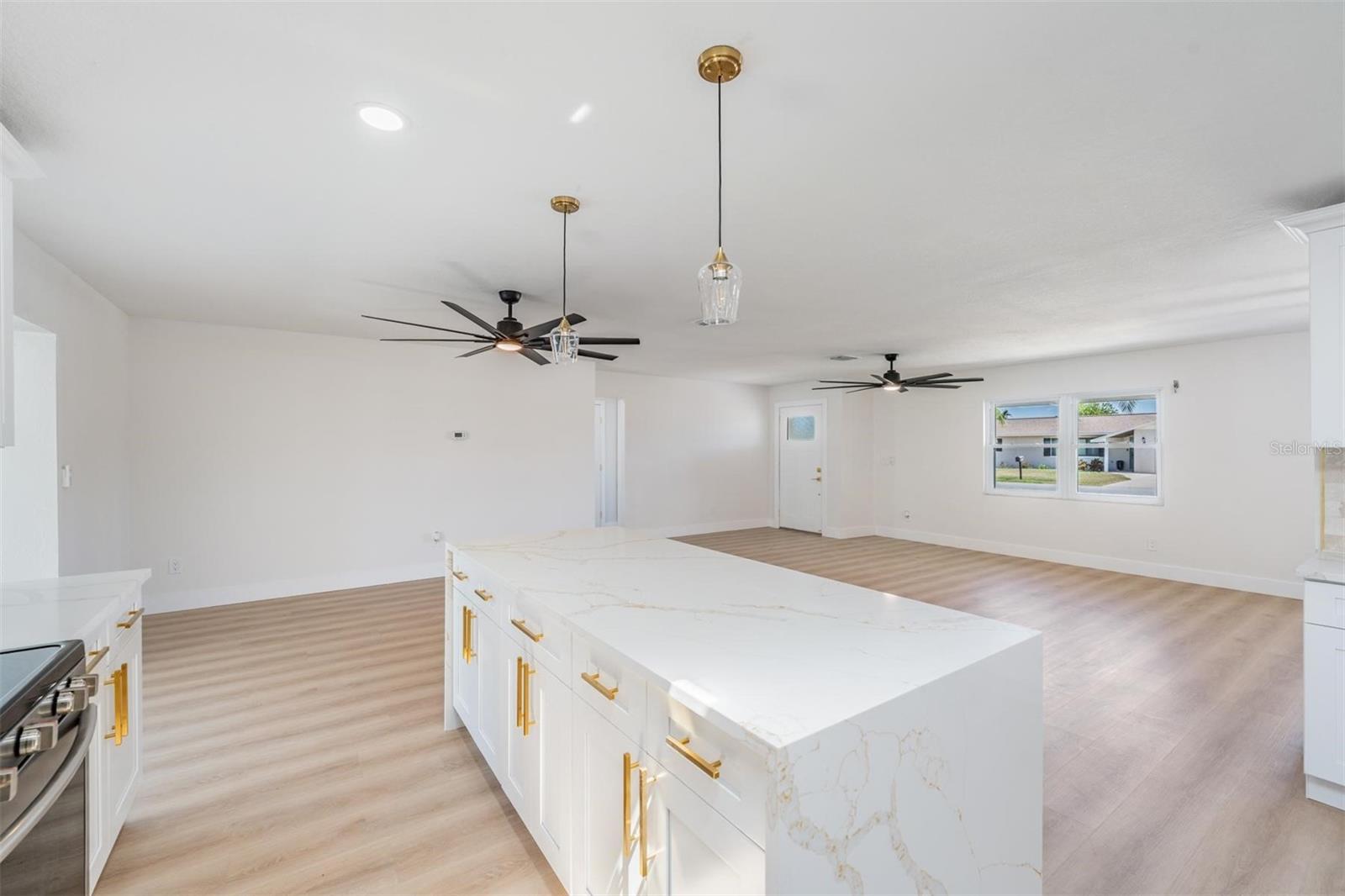 Image 18 of 44 For 7607 22nd Avenue W
