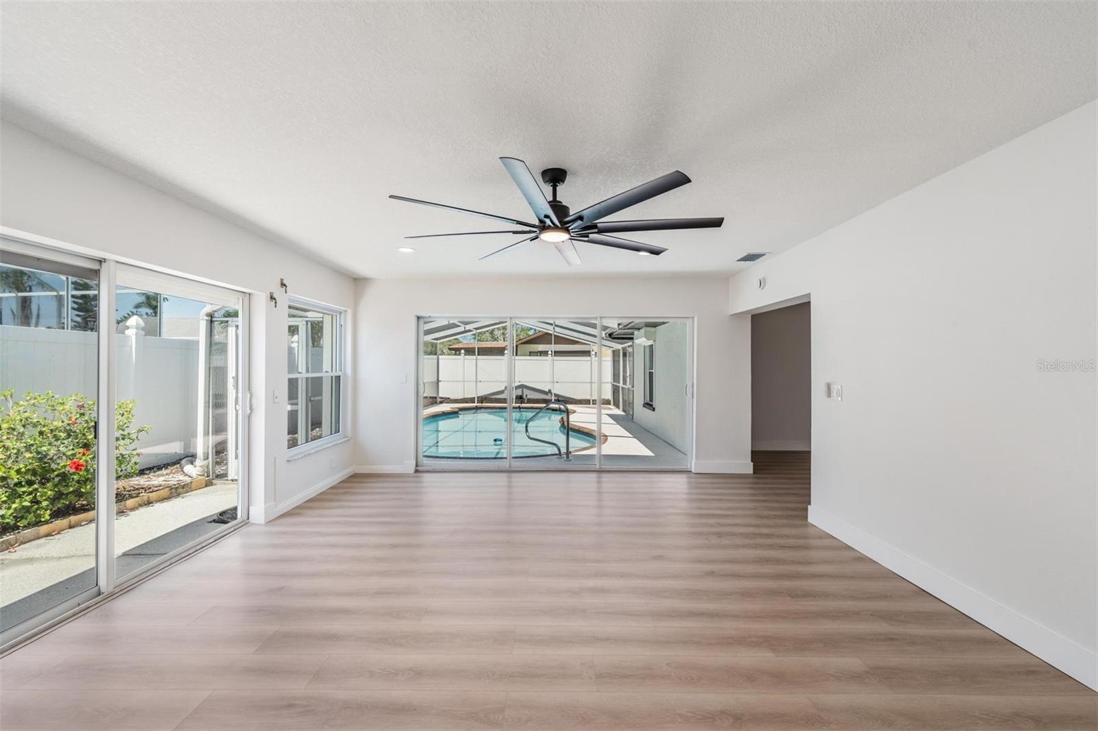Image 21 of 44 For 7607 22nd Avenue W