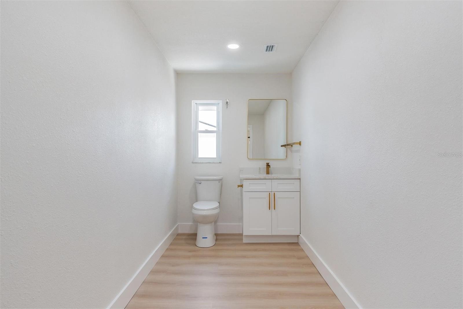 Image 27 of 44 For 7607 22nd Avenue W