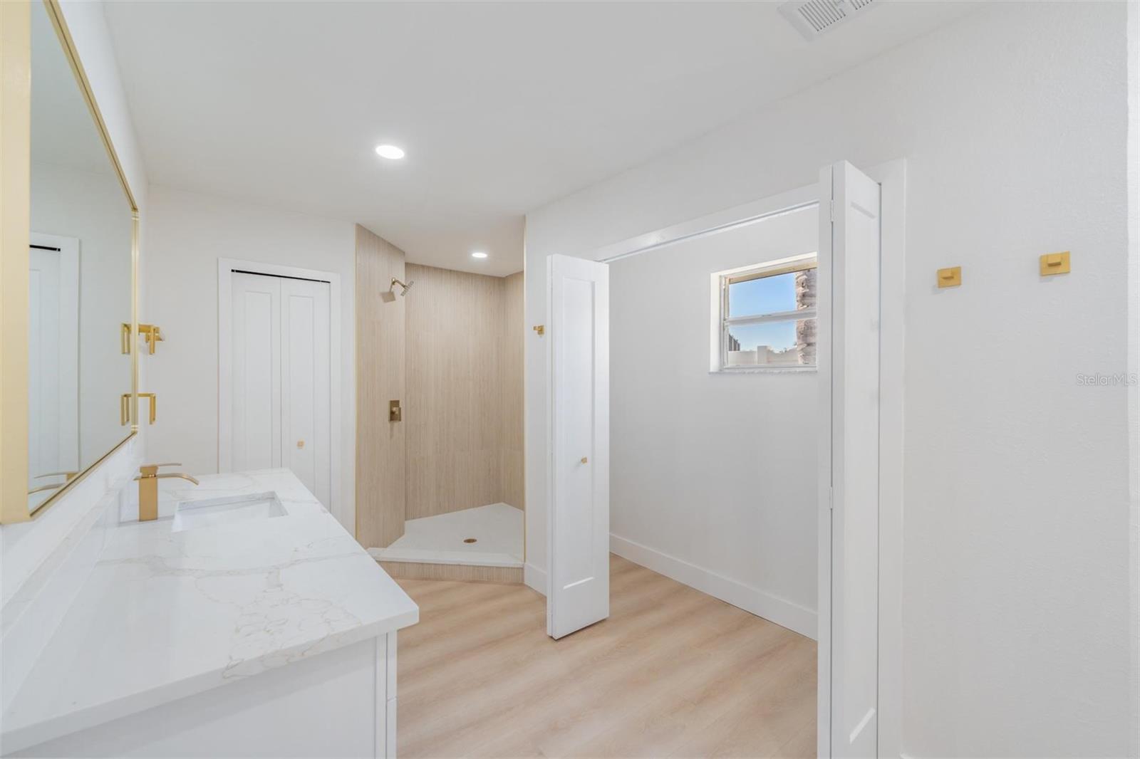 Image 32 of 44 For 7607 22nd Avenue W