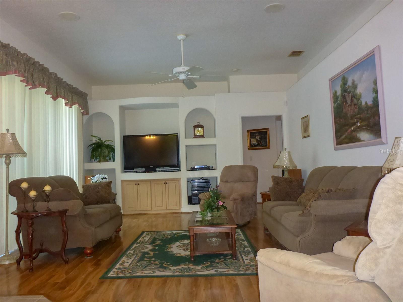 Image 3 of 36 For 12271 Centralia Rd
