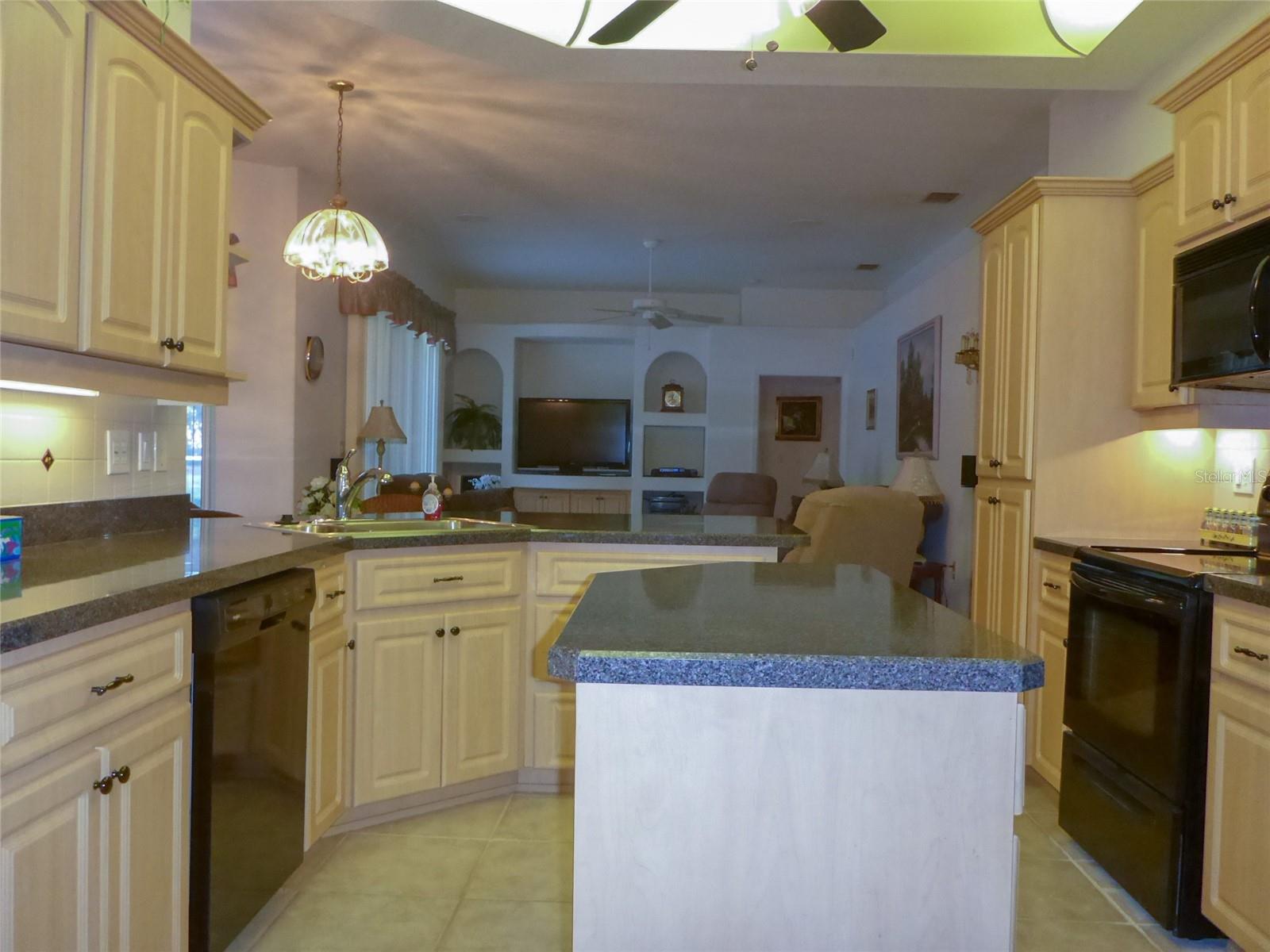 Image 4 of 36 For 12271 Centralia Rd