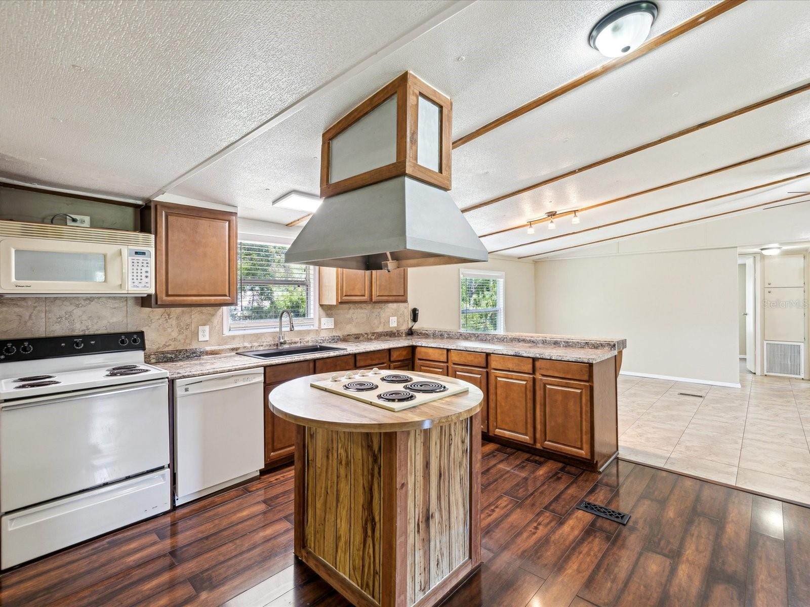 Image 10 of 46 For 10101 Shay Court