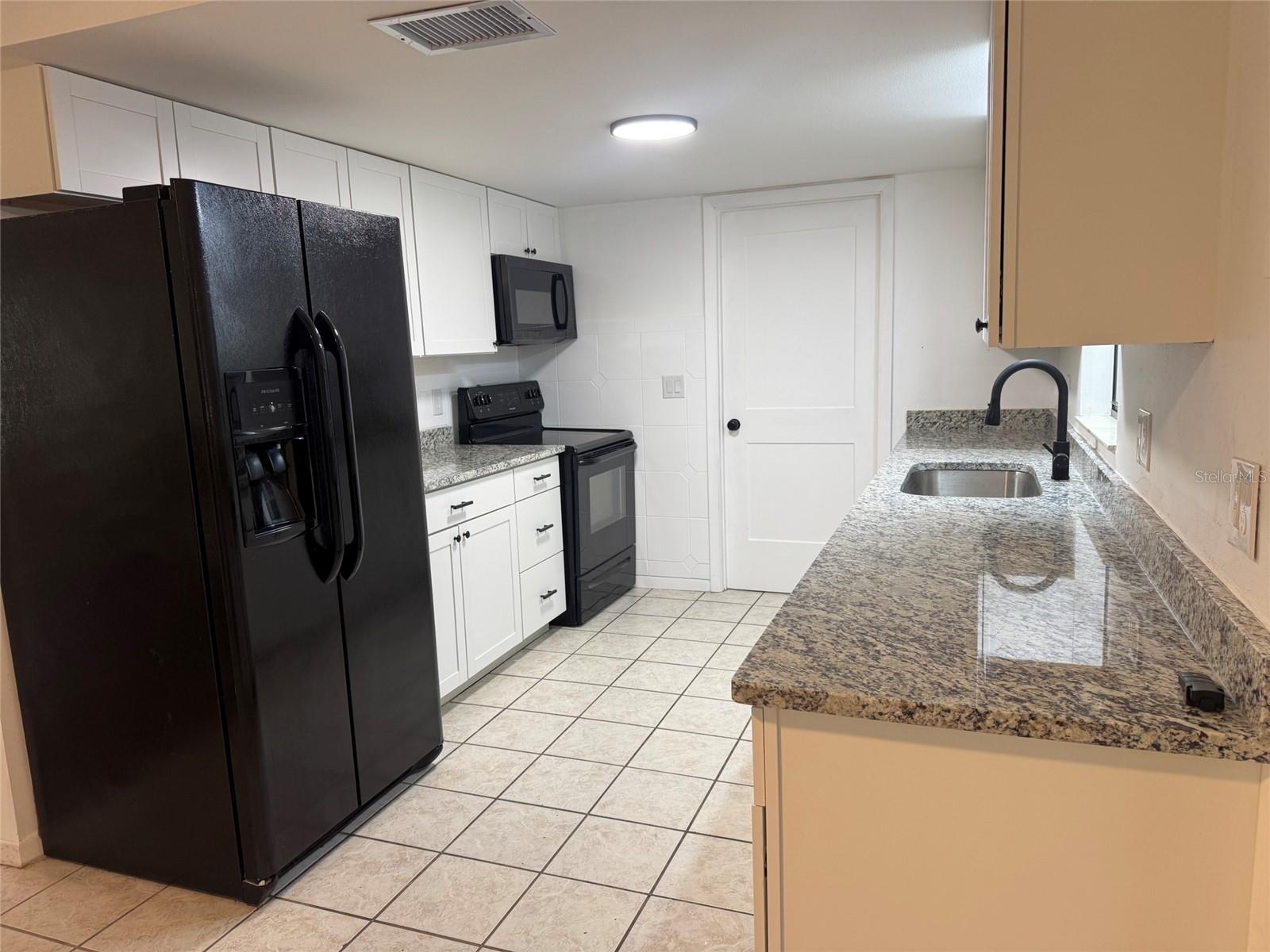 Image 6 of 15 For 45652 Ohio Street