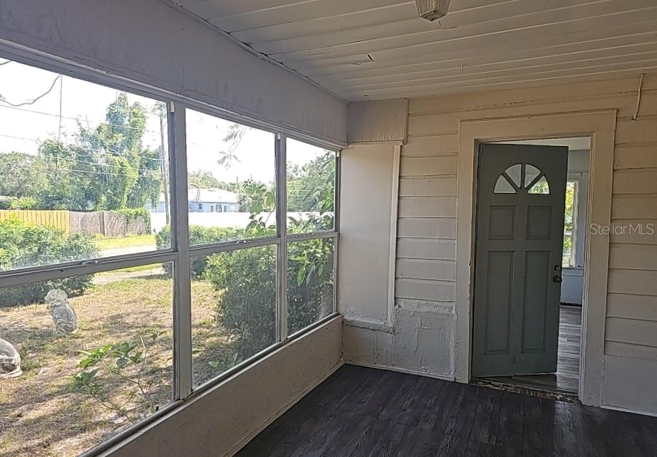 Listing photo id 0 for 2326 Melrose Avenue S