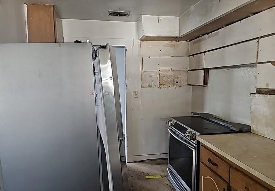 Listing photo id 3 for 2326 Melrose Avenue S