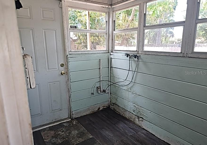 Listing photo id 4 for 2326 Melrose Avenue S