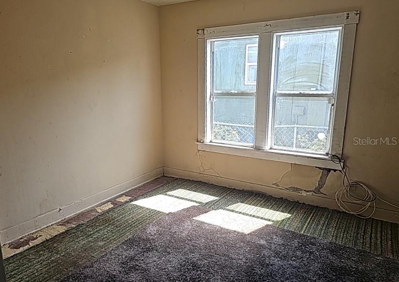 Listing photo id 5 for 2326 Melrose Avenue S