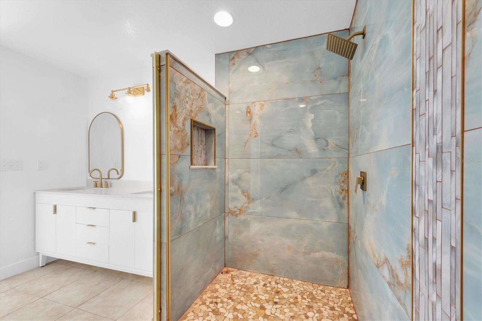 Image 21 of 47 For 2807 57th Street S