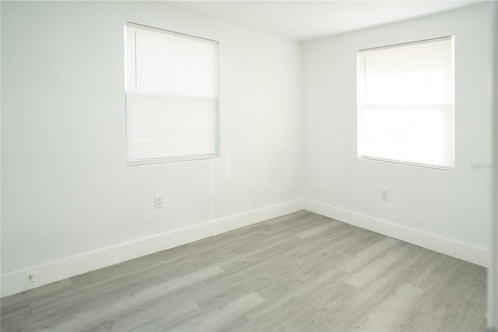 Listing photo id 12 for 5510 12th Street