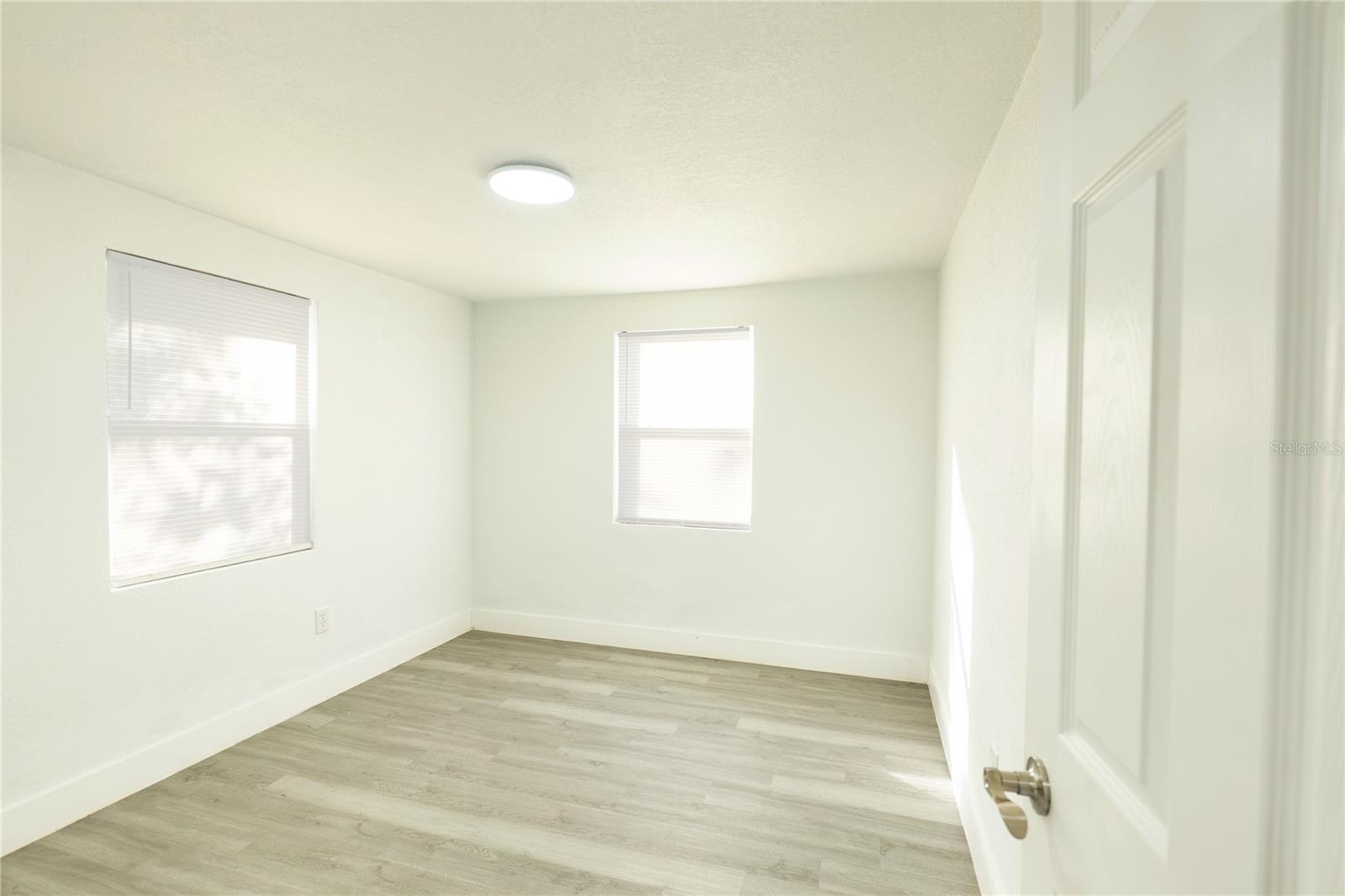 Listing photo id 16 for 5510 12th Street