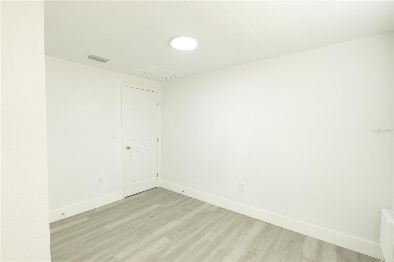 Listing photo id 17 for 5510 12th Street
