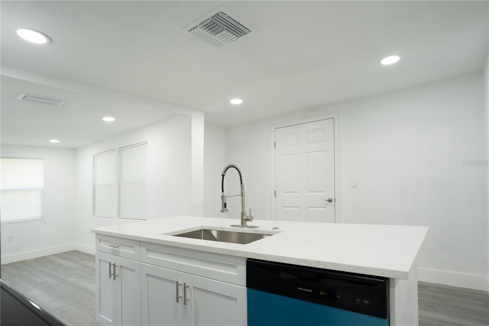 Listing photo id 4 for 5510 12th Street