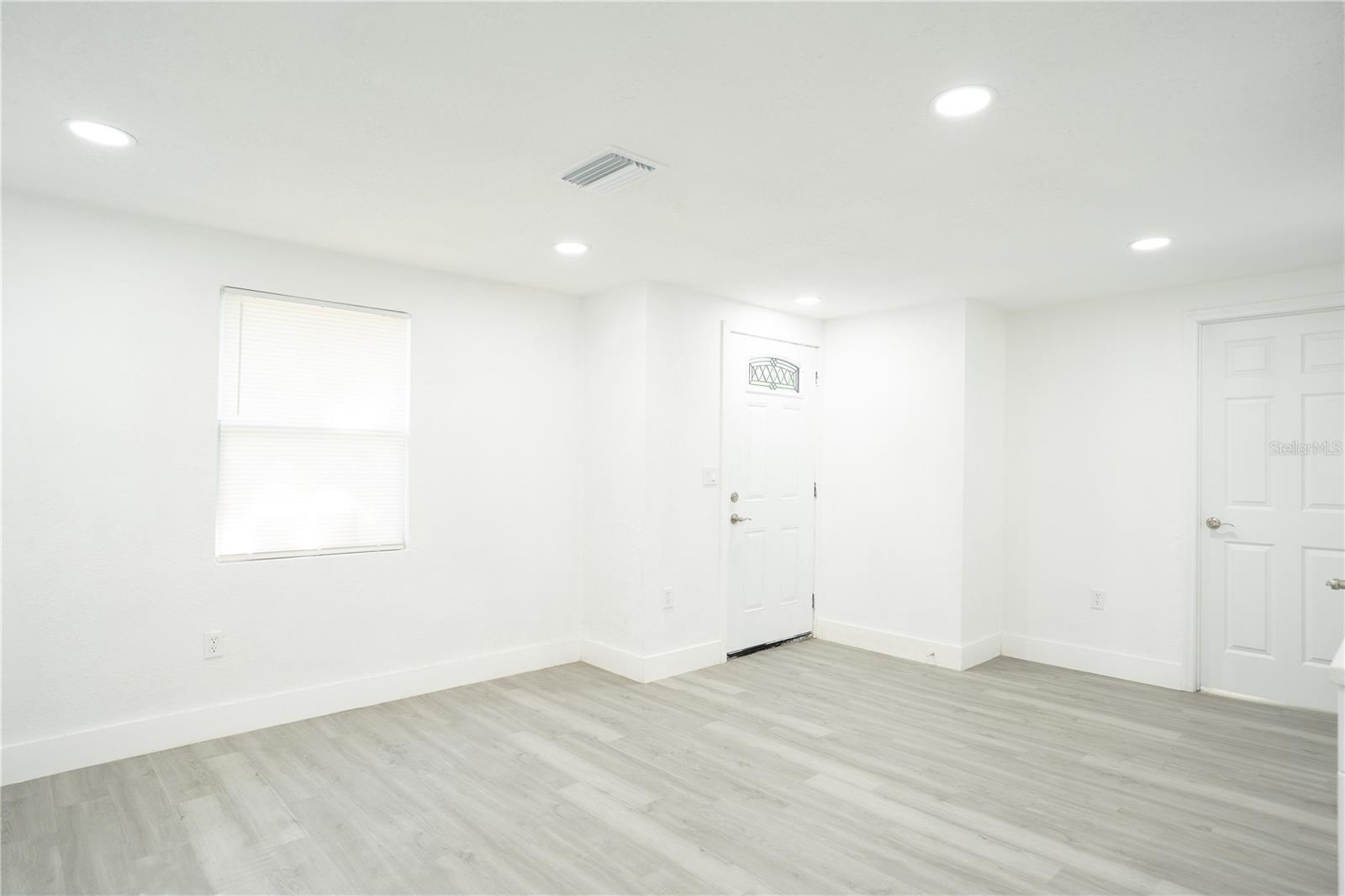 Listing photo id 6 for 5510 12th Street