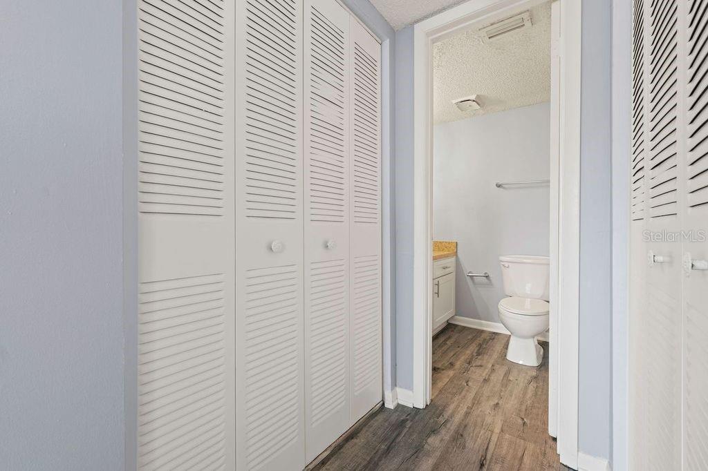 Listing photo id 8 for 6324 Newtown Circle 24b1