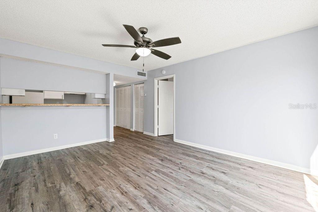 Listing photo id 9 for 6324 Newtown Circle 24b1