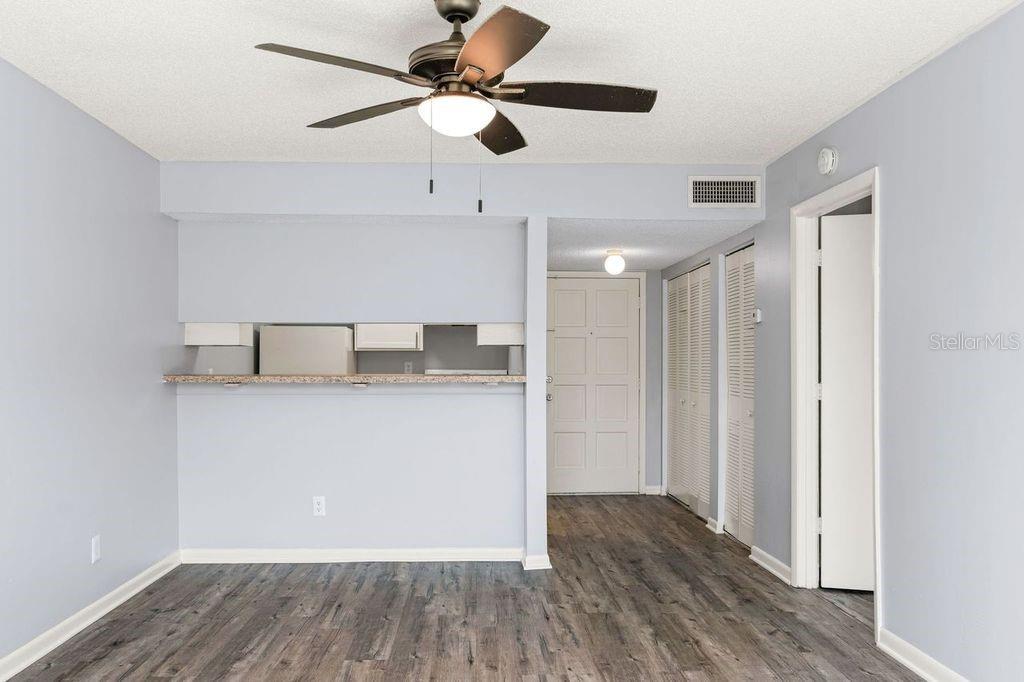 Listing photo id 0 for 6324 Newtown Circle 24b1