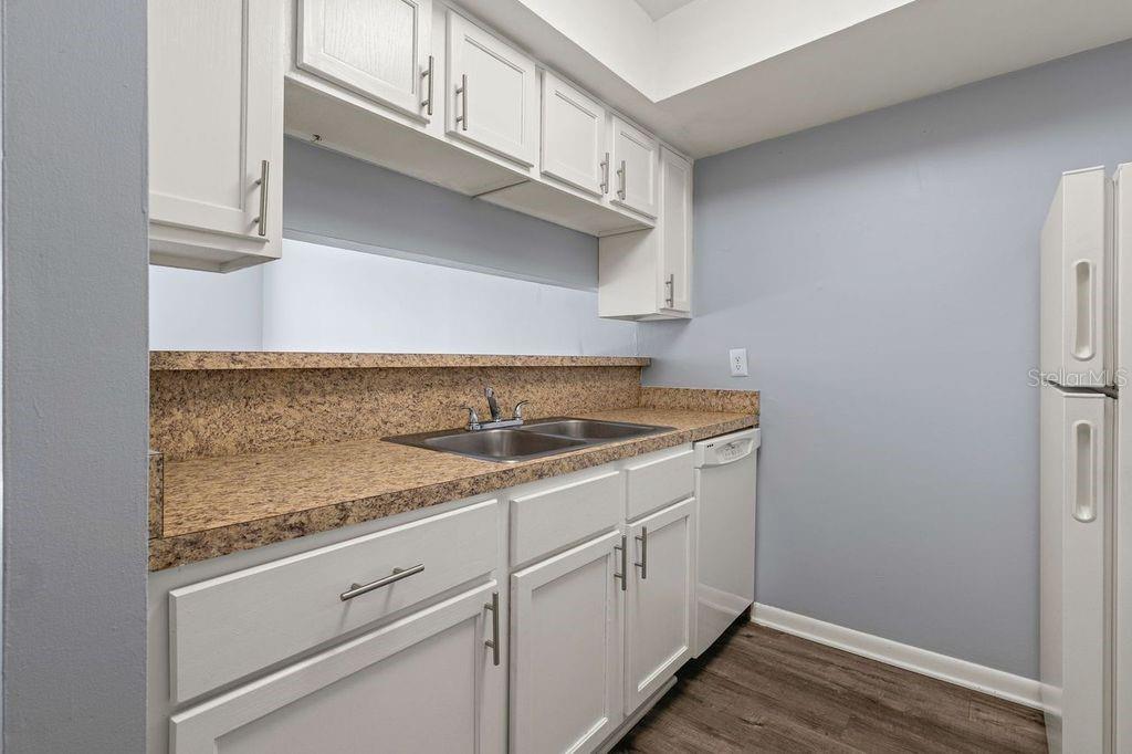 Listing photo id 2 for 6324 Newtown Circle 24b1