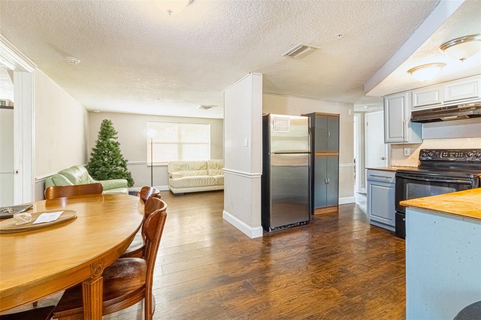 Listing photo id 3 for 9020 Gray Fox Lane