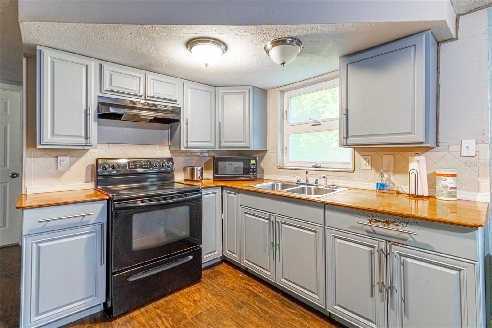 Listing photo id 6 for 9020 Gray Fox Lane