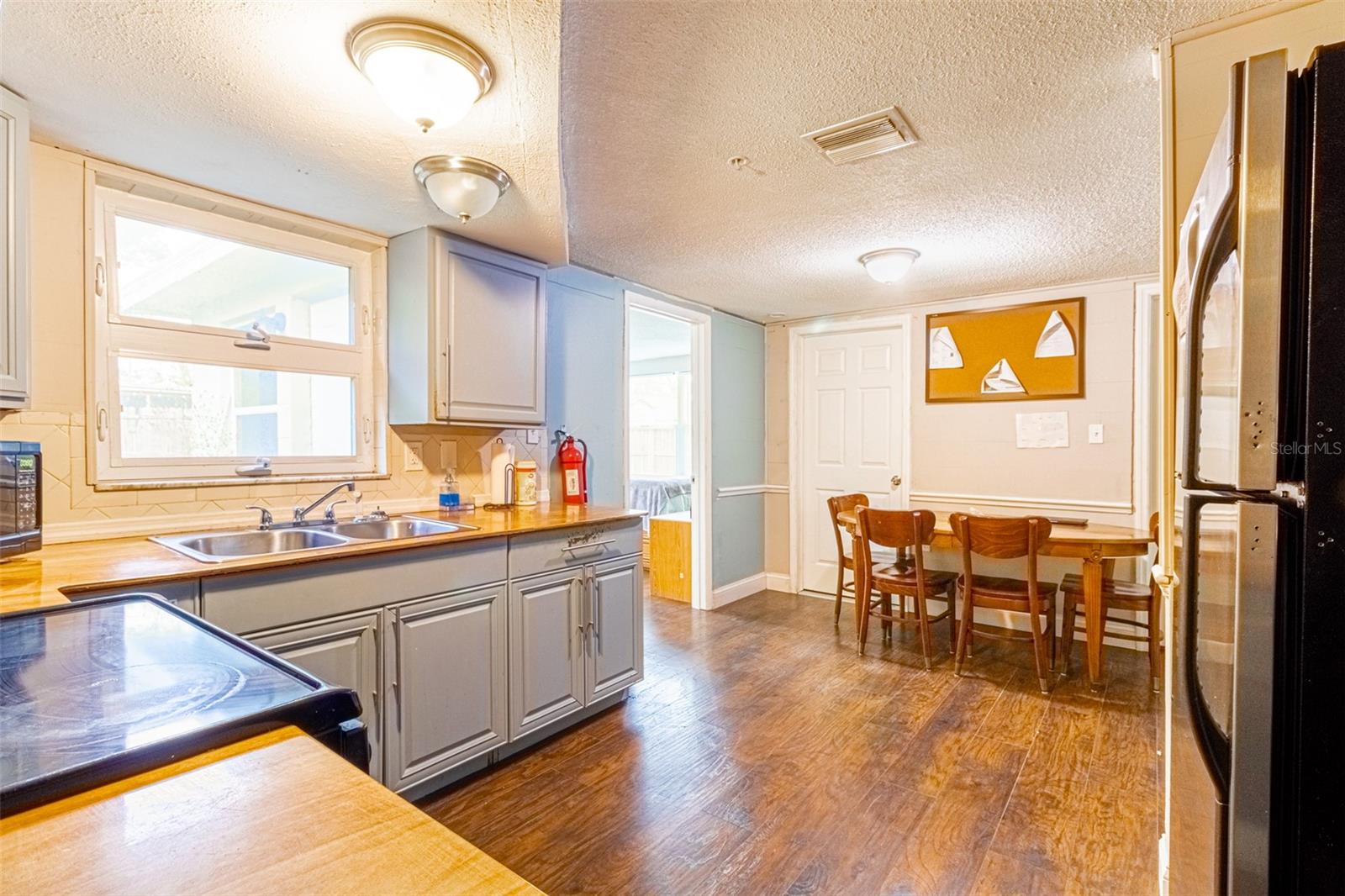 Listing photo id 7 for 9020 Gray Fox Lane
