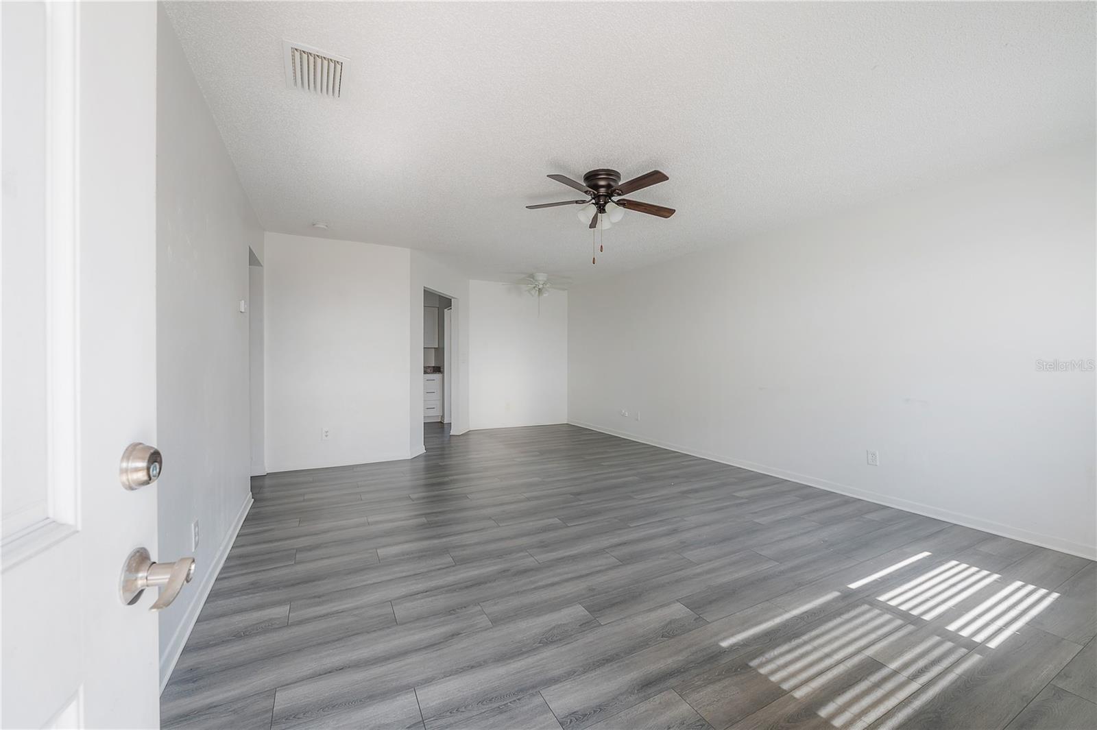 Image 3 of 31 For 725 2nd Avenue Ne
