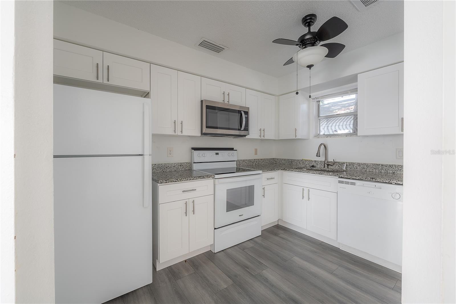 Image 5 of 31 For 725 2nd Avenue Ne