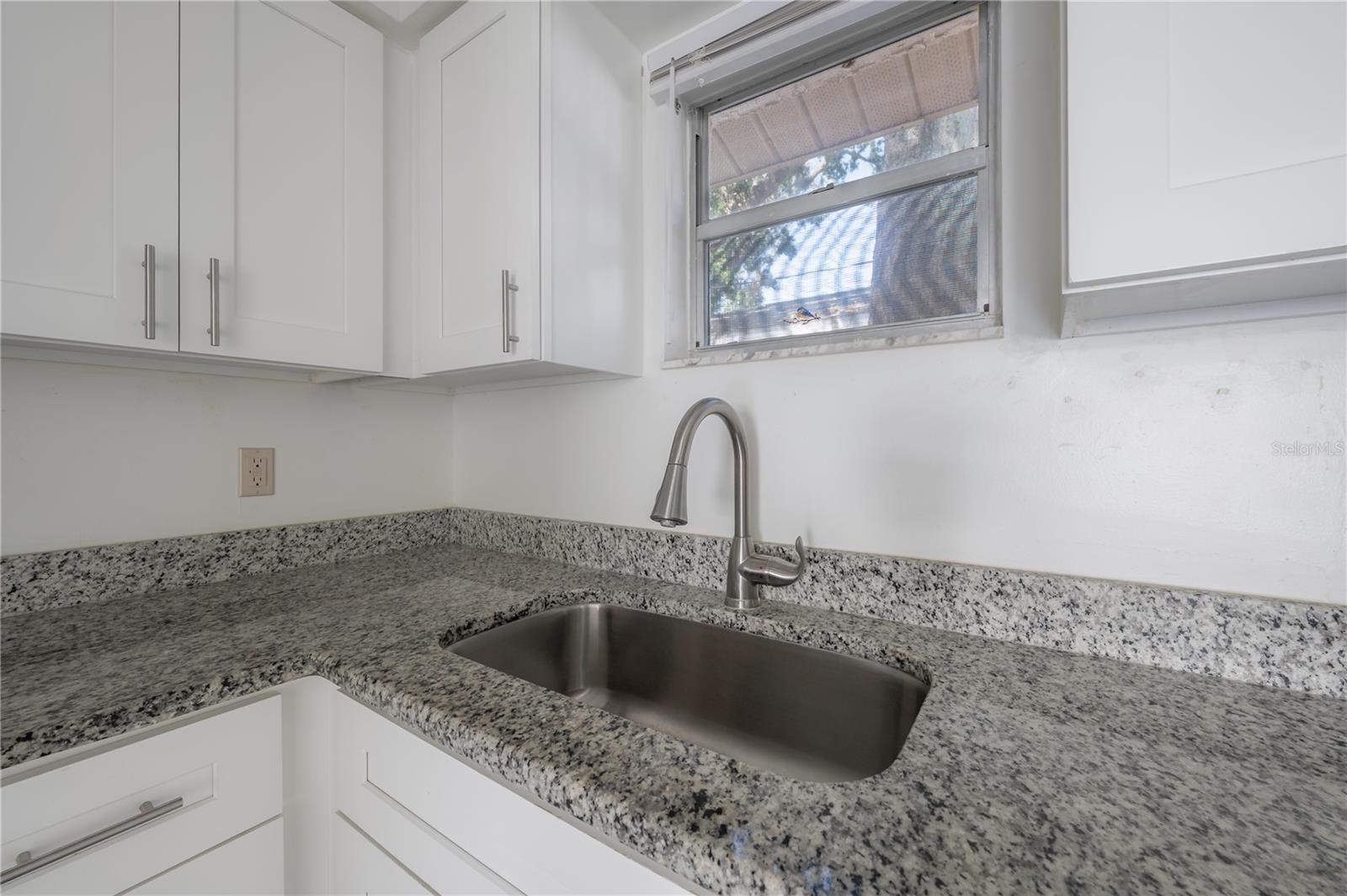 Image 6 of 31 For 725 2nd Avenue Ne