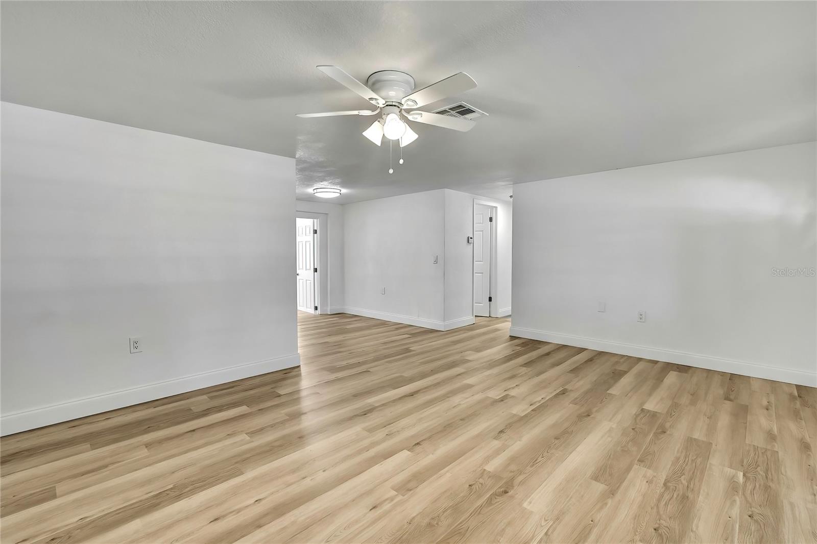 Image 11 of 35 For 5053 Lofton Drive