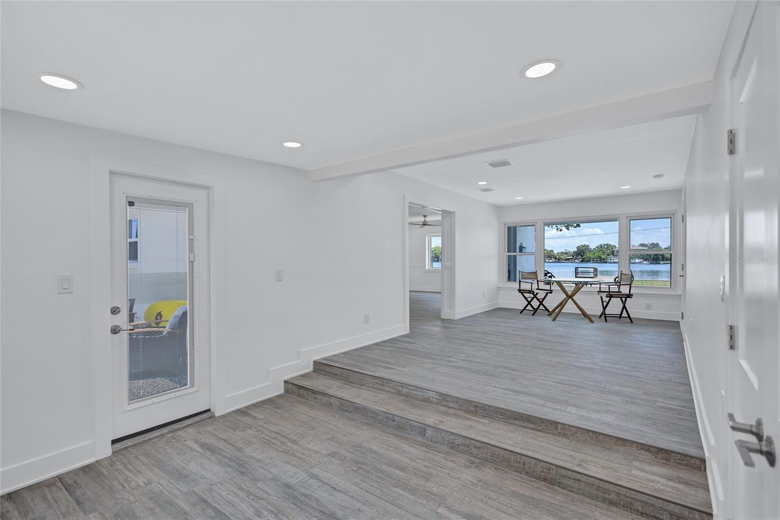 Listing photo id 9 for 4321 Sunrise Drive S