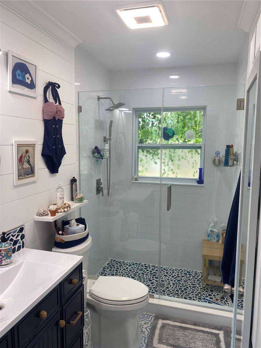 Listing photo id 11 for 4321 Sunrise Drive S