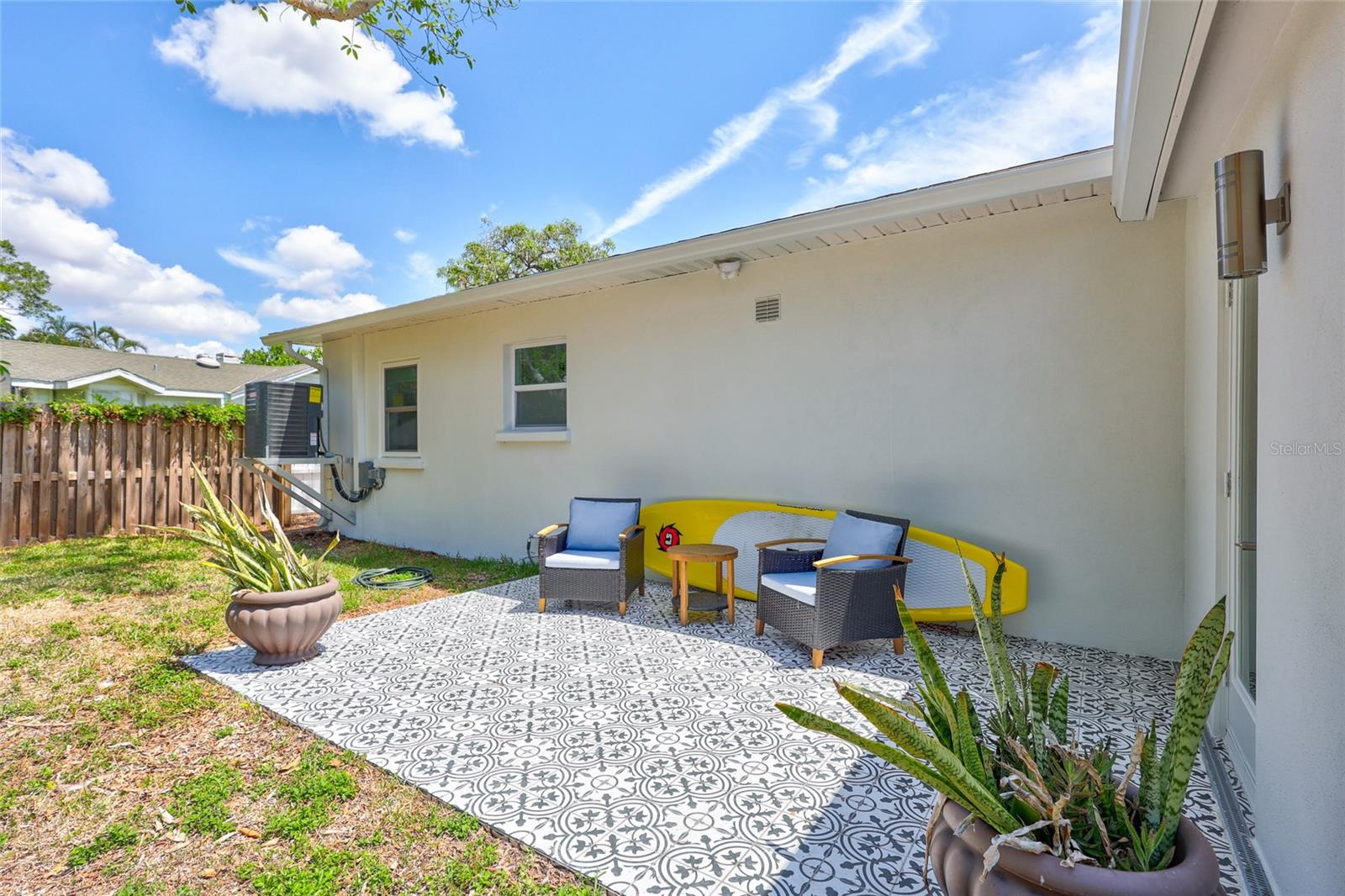 Listing photo id 15 for 4321 Sunrise Drive S