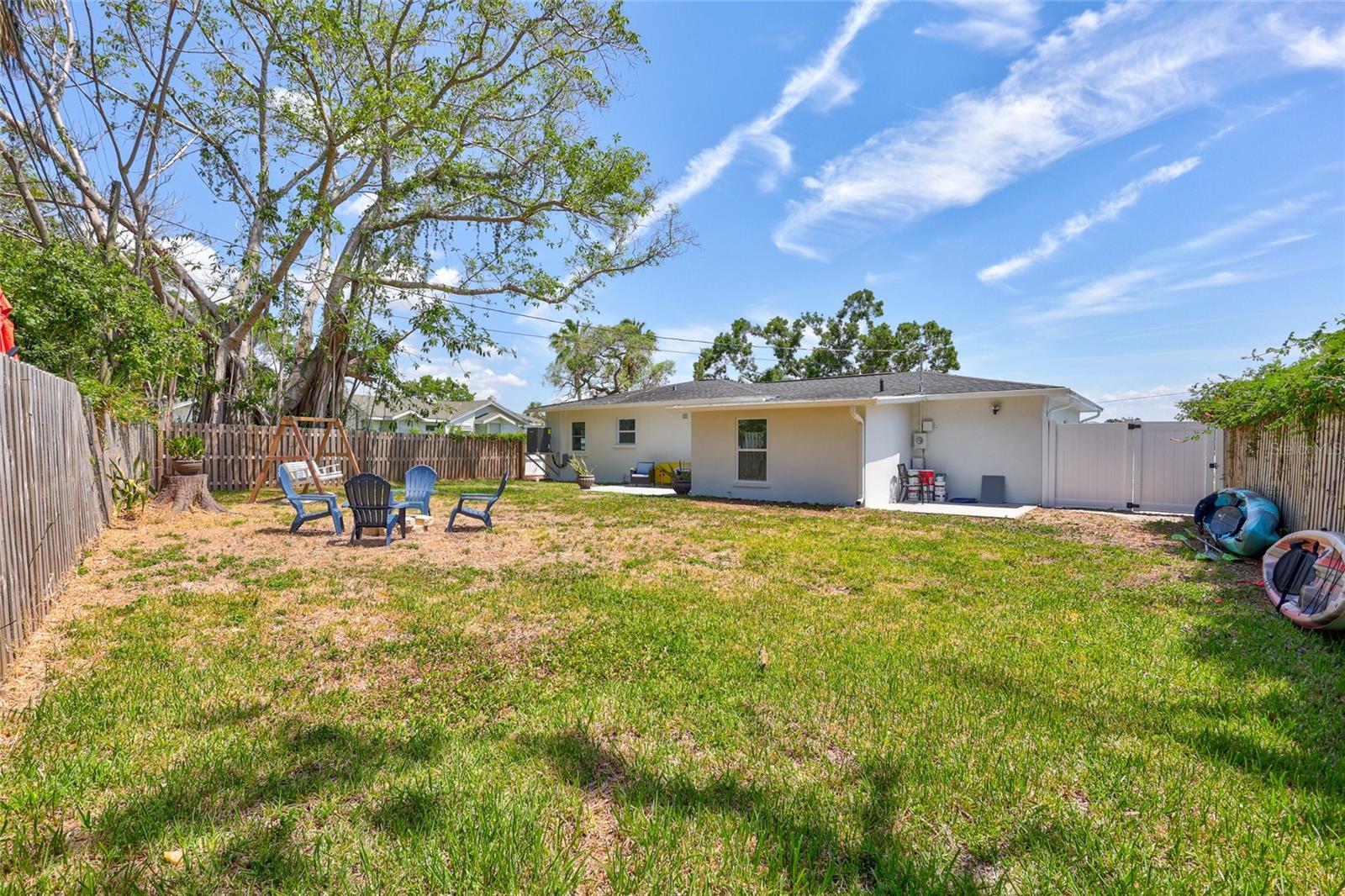 Listing photo id 17 for 4321 Sunrise Drive S