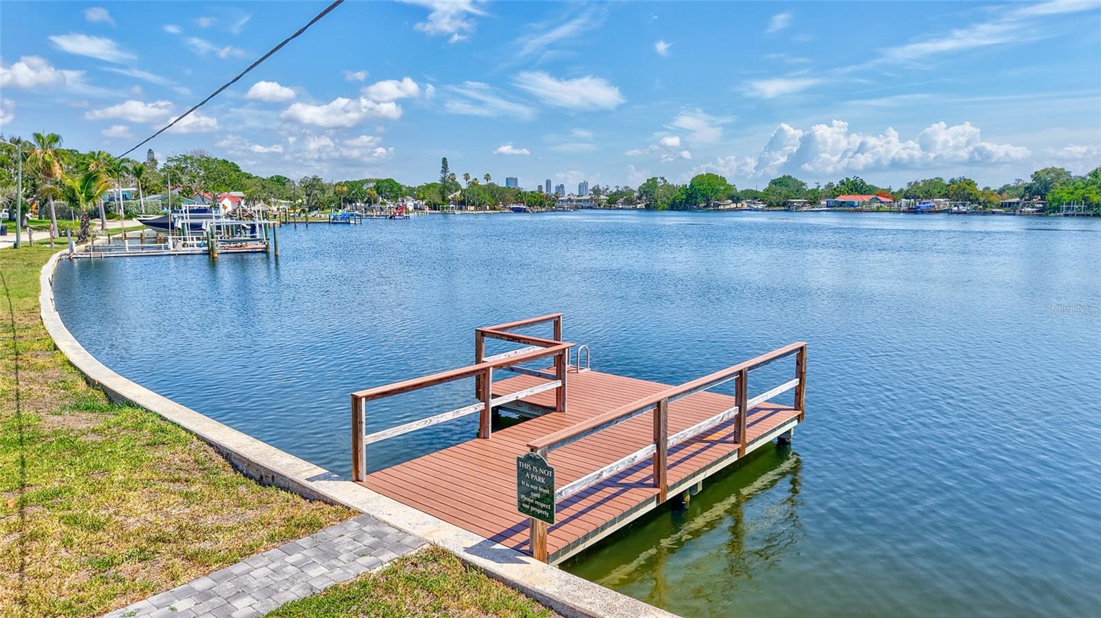 Listing photo id 0 for 4321 Sunrise Drive S
