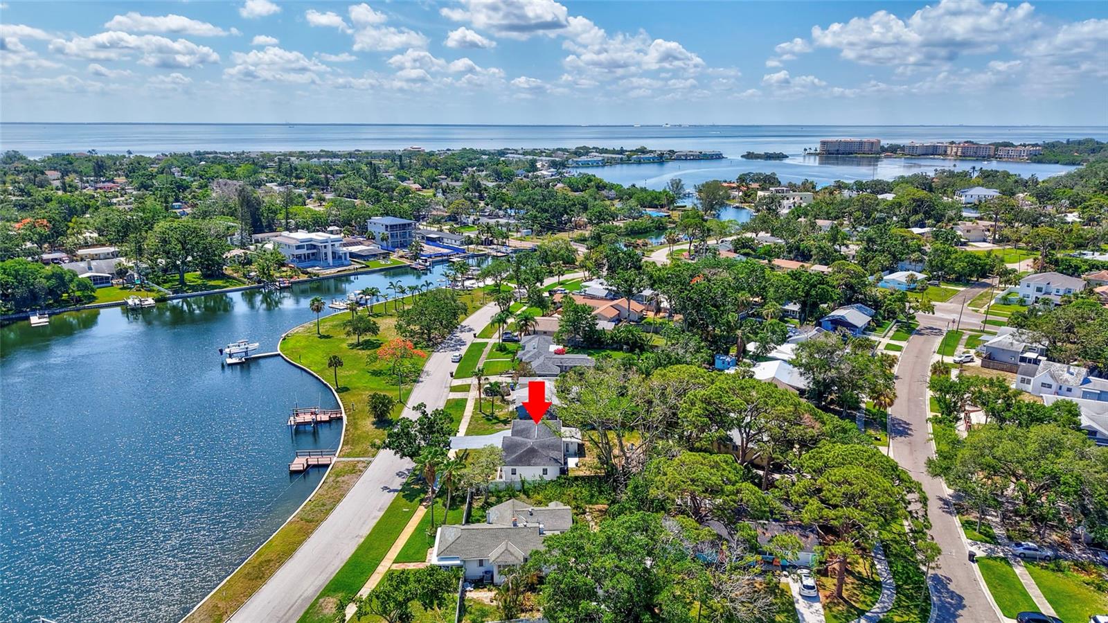 Listing photo id 21 for 4321 Sunrise Drive S