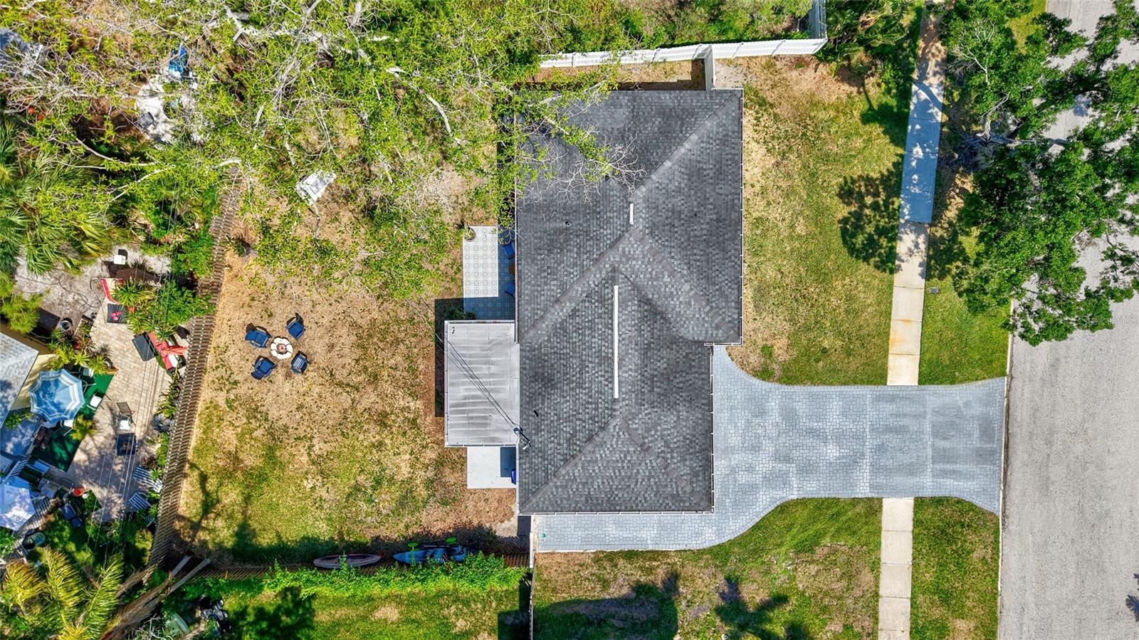 Listing photo id 24 for 4321 Sunrise Drive S
