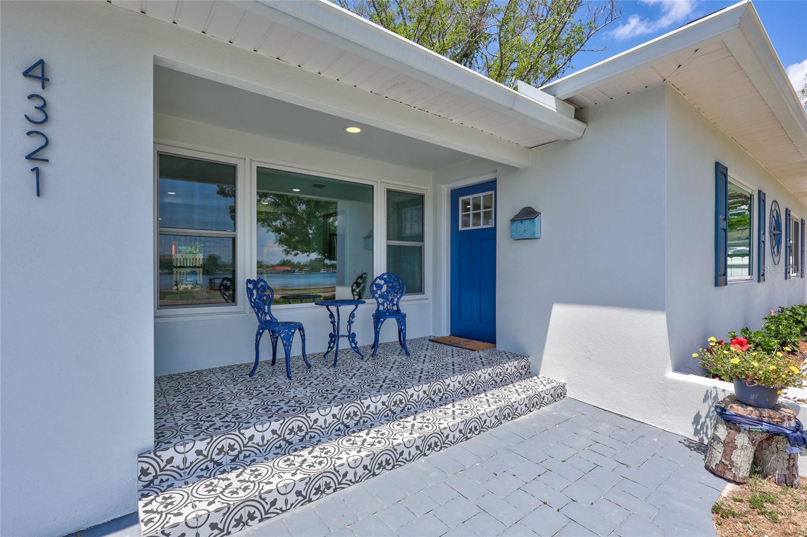 Listing photo id 4 for 4321 Sunrise Drive S
