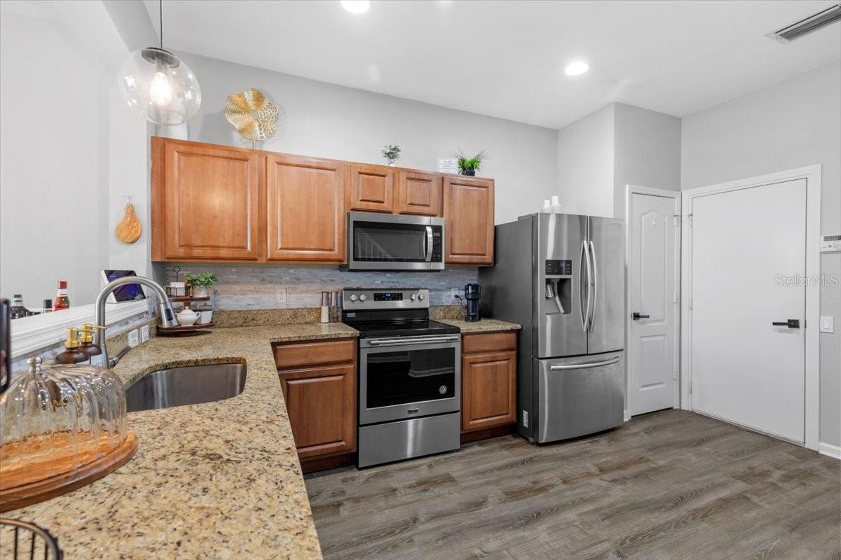Image 8 of 36 For 26614 Castleview Way