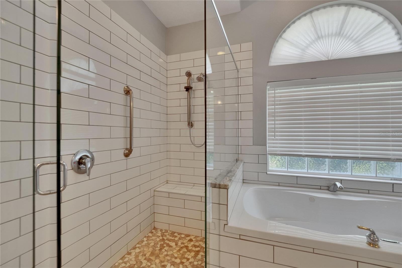 Listing photo id 15 for 16367 Ashington Park Drive
