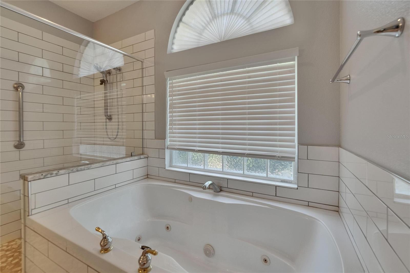 Listing photo id 16 for 16367 Ashington Park Drive