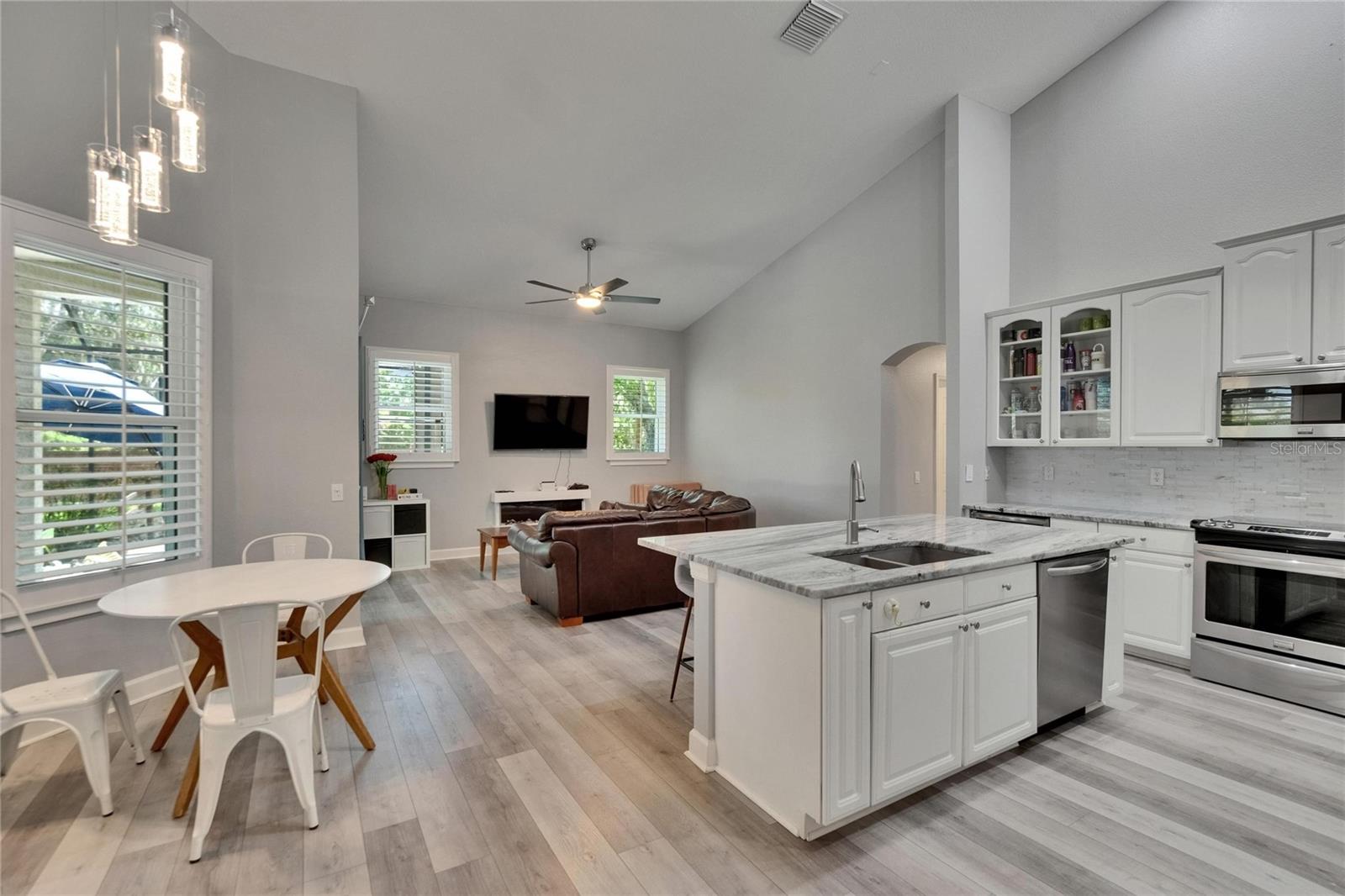 Listing photo id 20 for 16367 Ashington Park Drive