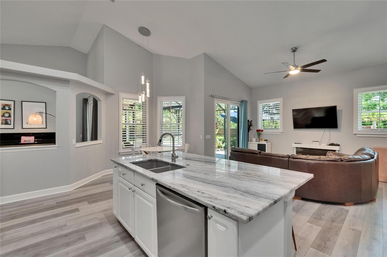 Listing photo id 24 for 16367 Ashington Park Drive