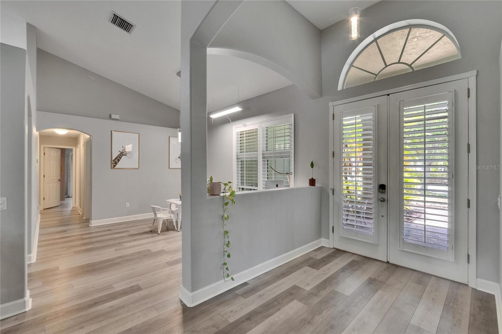 Listing photo id 1 for 16367 Ashington Park Drive