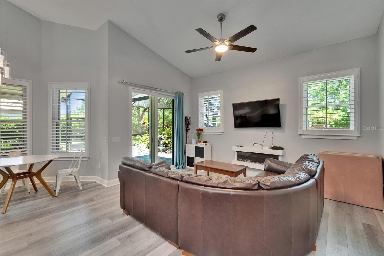 Listing photo id 30 for 16367 Ashington Park Drive