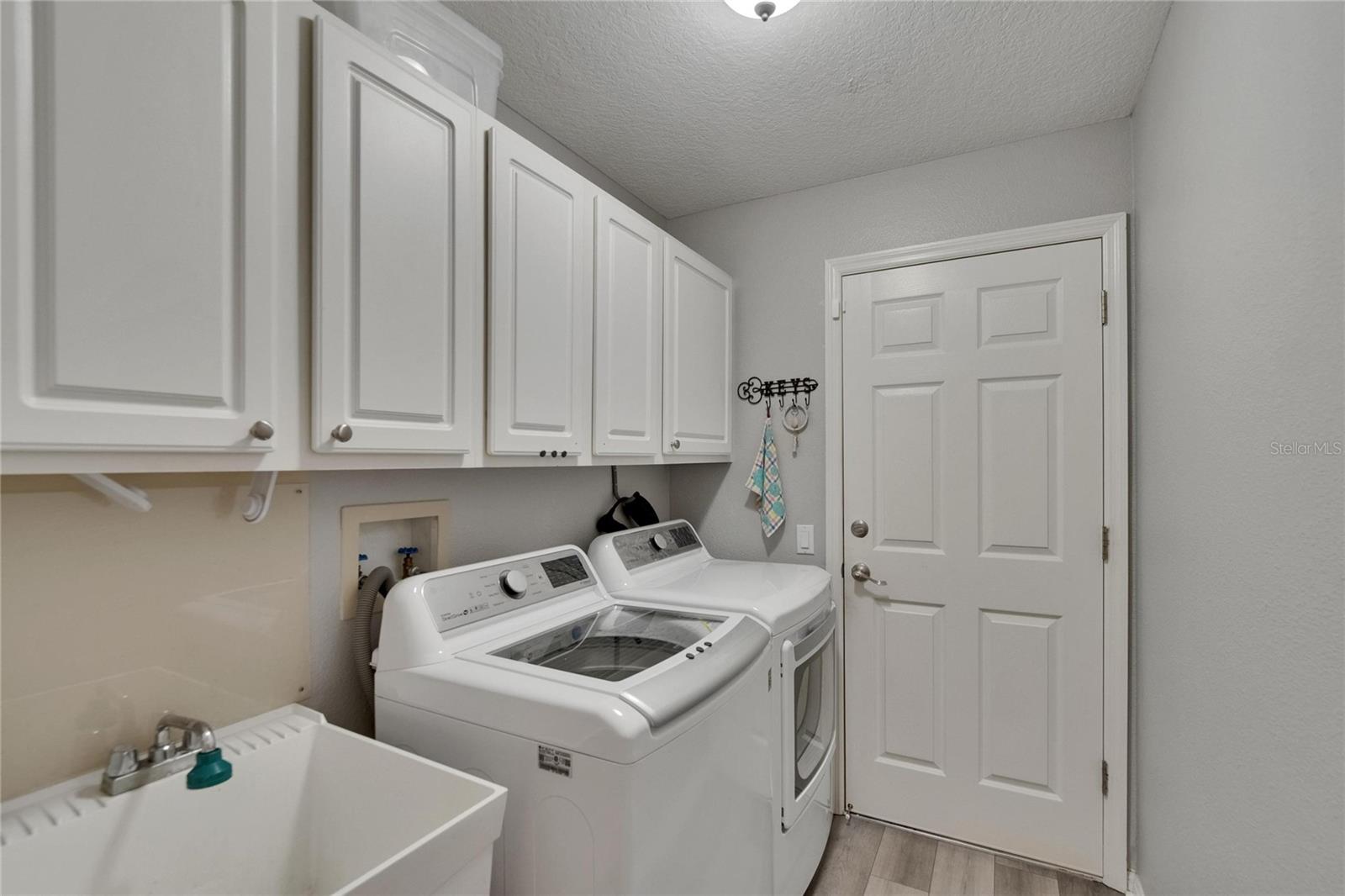 Listing photo id 37 for 16367 Ashington Park Drive