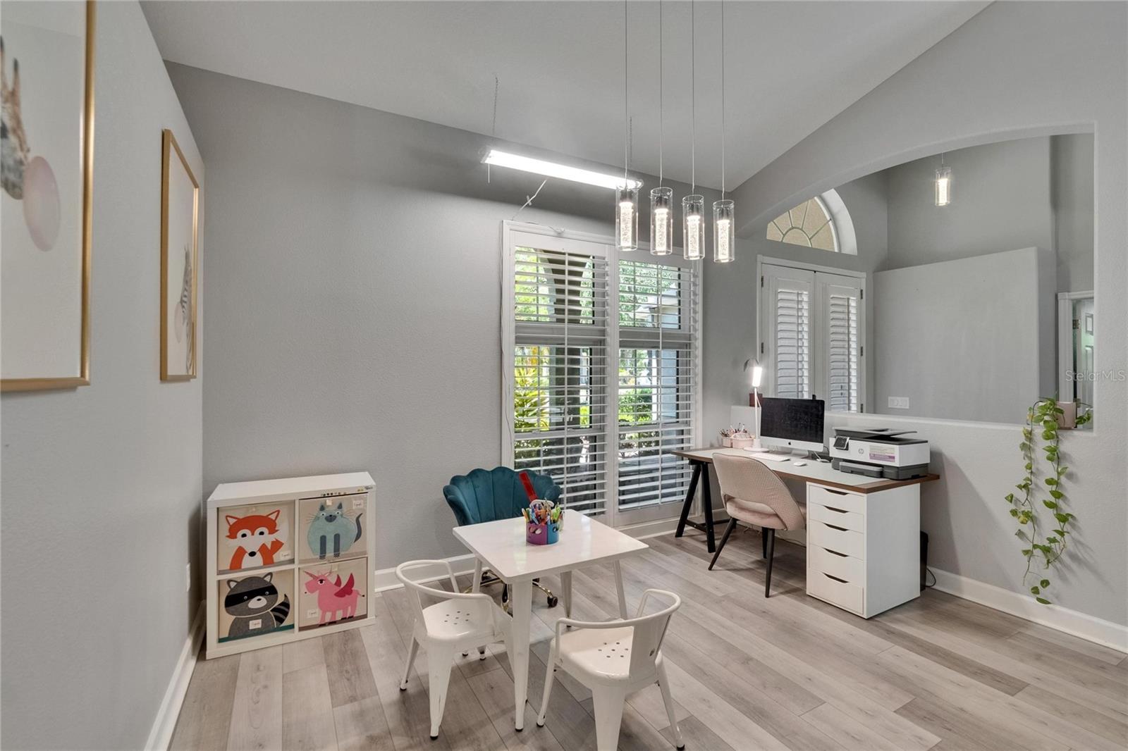 Listing photo id 3 for 16367 Ashington Park Drive