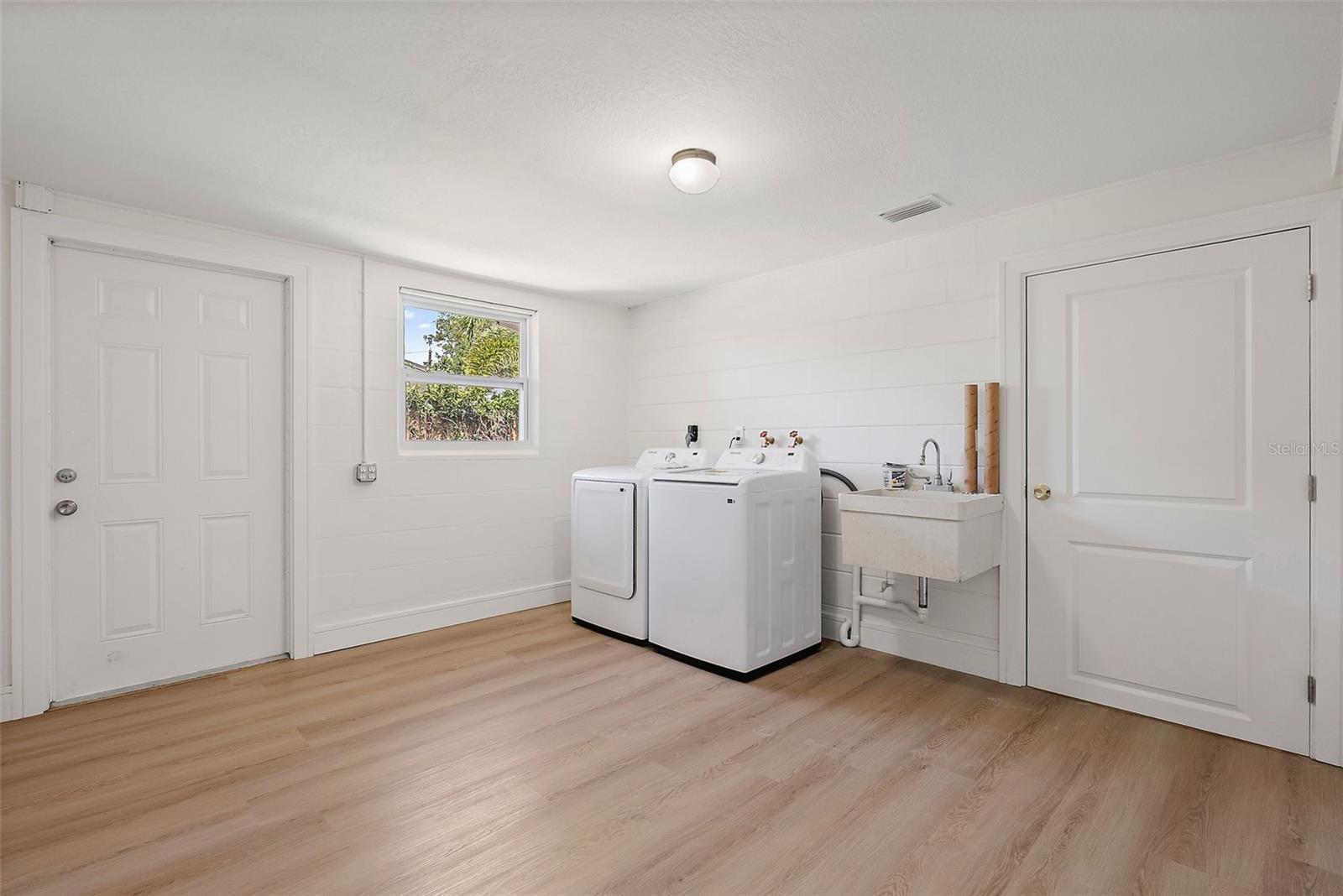 Image 28 of 40 For 11764 Pinedale Avenue