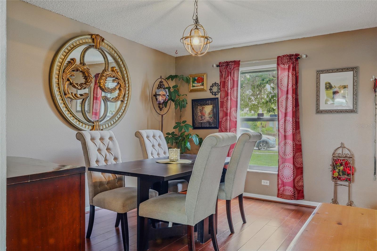 Listing photo id 8 for 31747 Loch Aline Drive