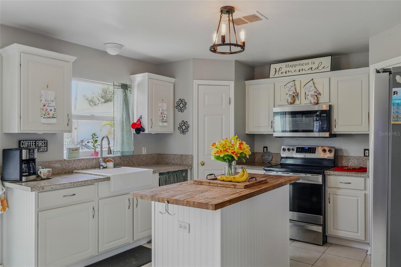 Listing photo id 9 for 31747 Loch Aline Drive